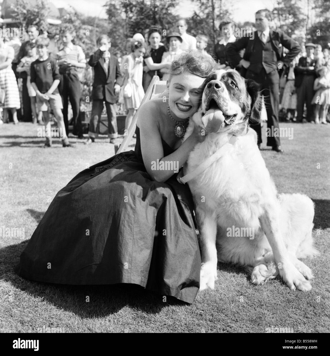 Animals: Dogs: Owners and contestants seen here talking part in The Daily Mirror Dog Show, London. July 1953 D3828-014 Stock Photo