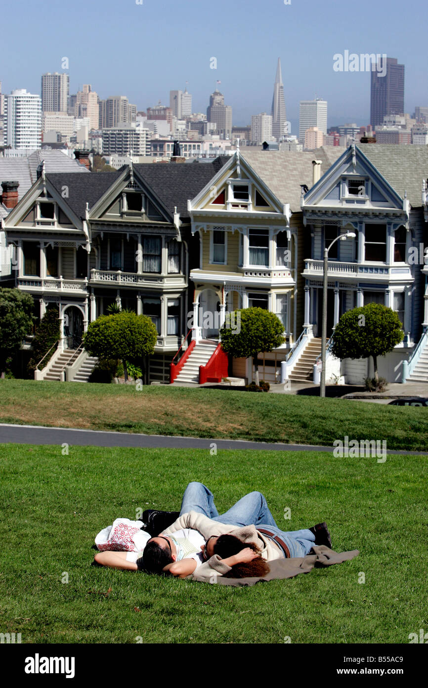 US SAN FRANCISCO Old Victorian houses on Alamo Square with the modern city in the background PHOTO GERRIT DE HEUS Stock Photo