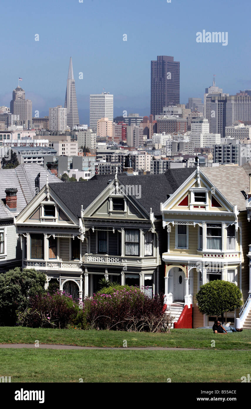 US SAN FRANCISCO Old Victorian houses on Alamo Square with the modern city in the background PHOTO GERRIT DE HEUS Stock Photo