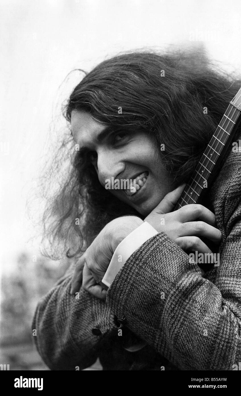 Tiny Tim on the roof of the Playboy Club complete with ukelele. October 1968 P012376 Stock Photo
