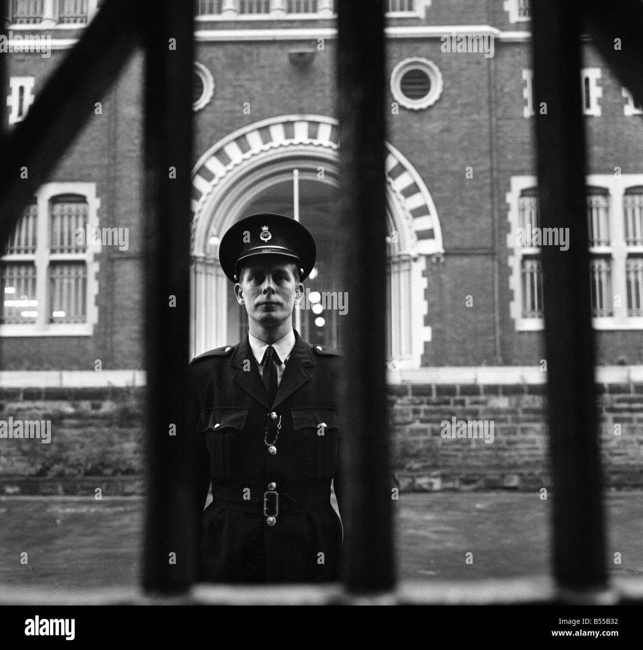 Crime Prisons: Prison Officer John Gaynor at work in Strangeways Jail, Manchester. November 1969 Z12020 Stock Photo
