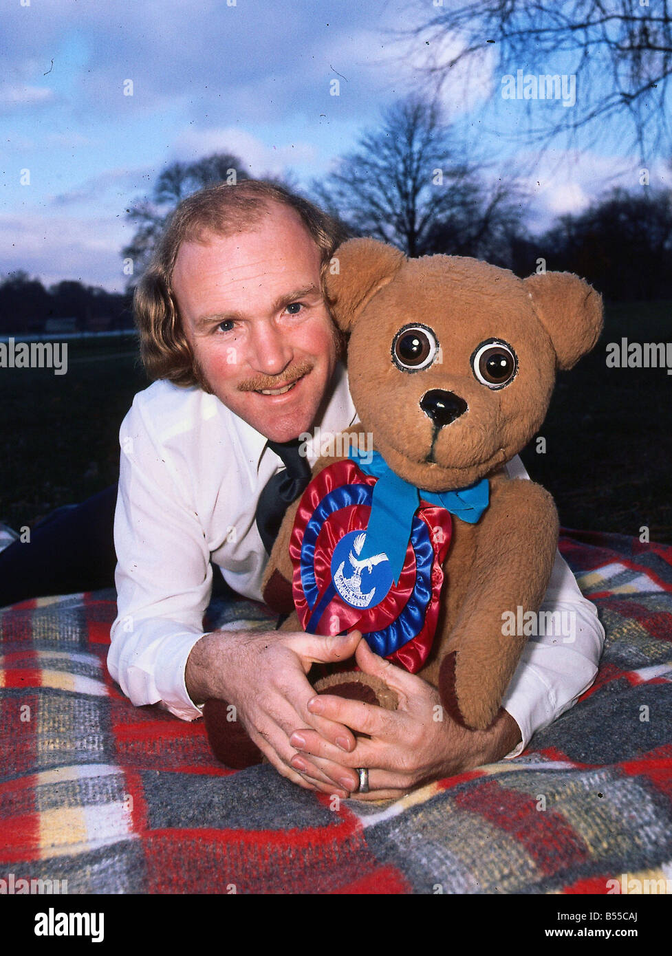 Roger de Courcey ventriloquistJanuary 1976 with Nookie bear Stock Photo