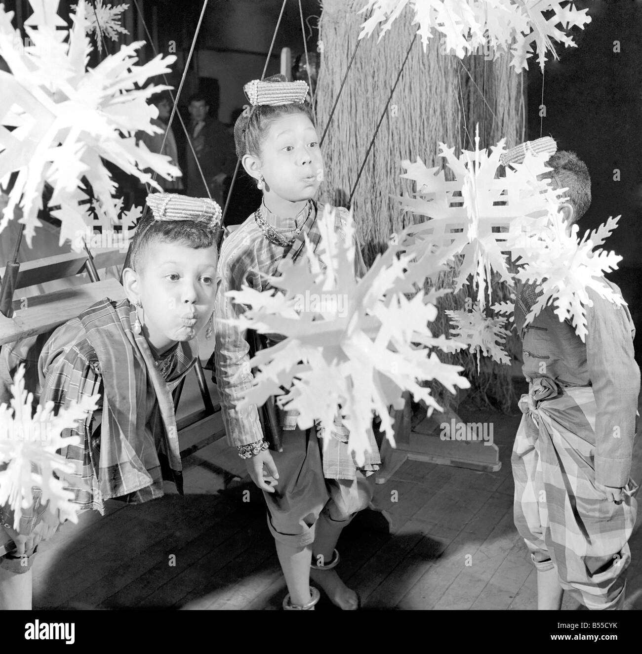 Children fancy dress 1950s hi-res stock photography and images - Alamy