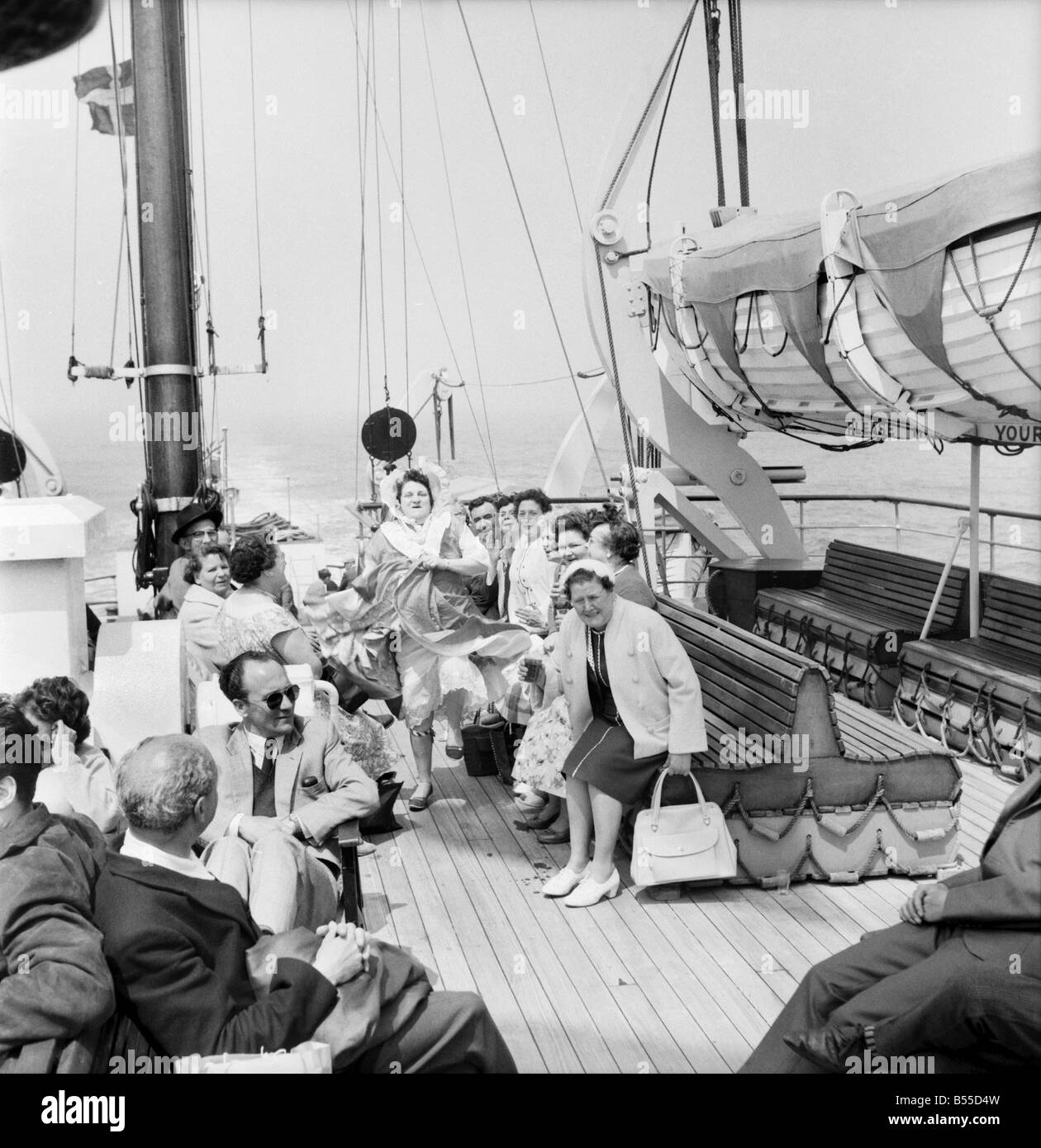 Cafe france 1960s hi-res stock photography and images - Alamy