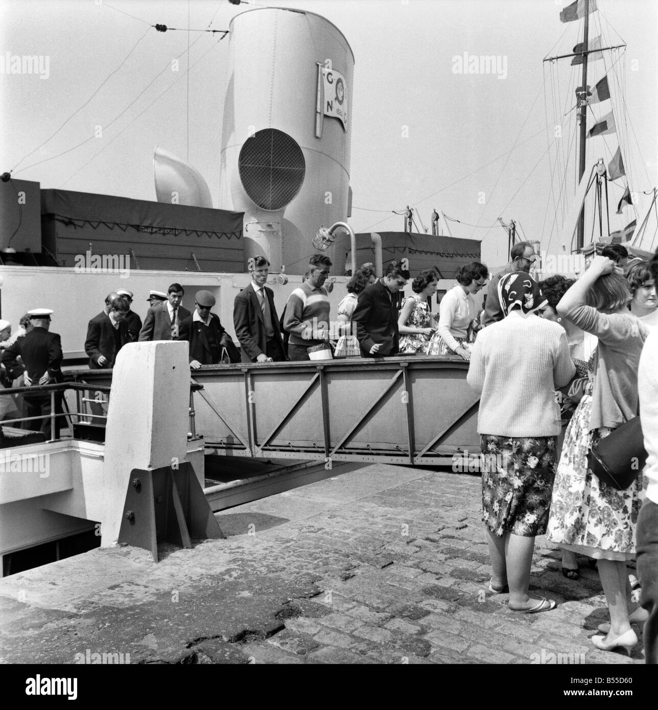 Cafe france 1960s hi-res stock photography and images - Alamy