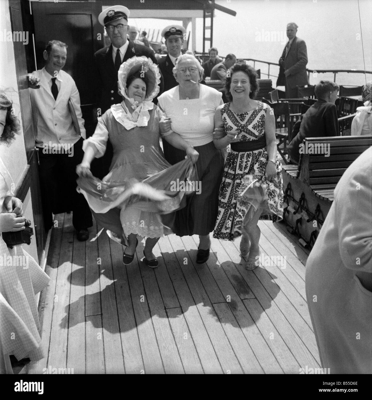 Cafe france 1960s hi-res stock photography and images - Alamy