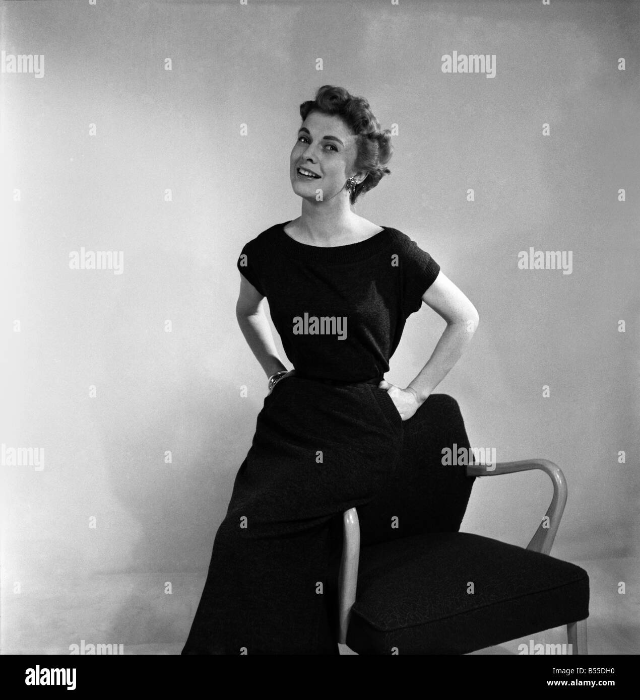 1950s fashion models Black and White Stock Photos & Images - Alamy