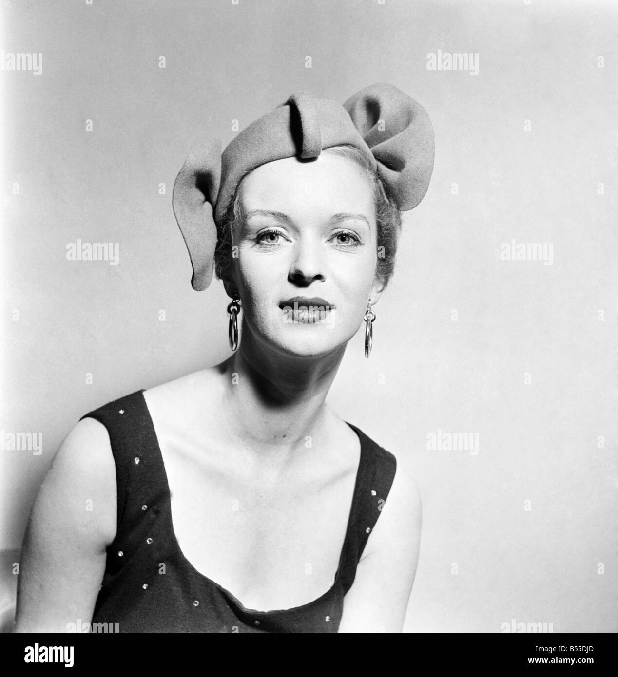 Clothing: Fashion: Hats: Lady Newborough presents the Mogambo range of hats inspired by the M.G.M. film Mogambo, which was filme Stock Photo
