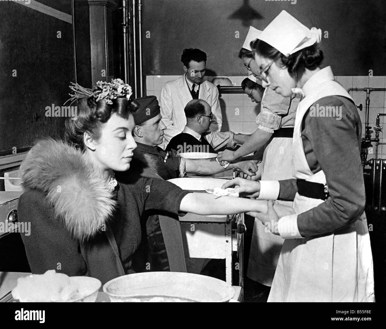Volunteers for the mustard gas tests at the London Homeopathic Hospital. March 1942 P009213 Stock Photo