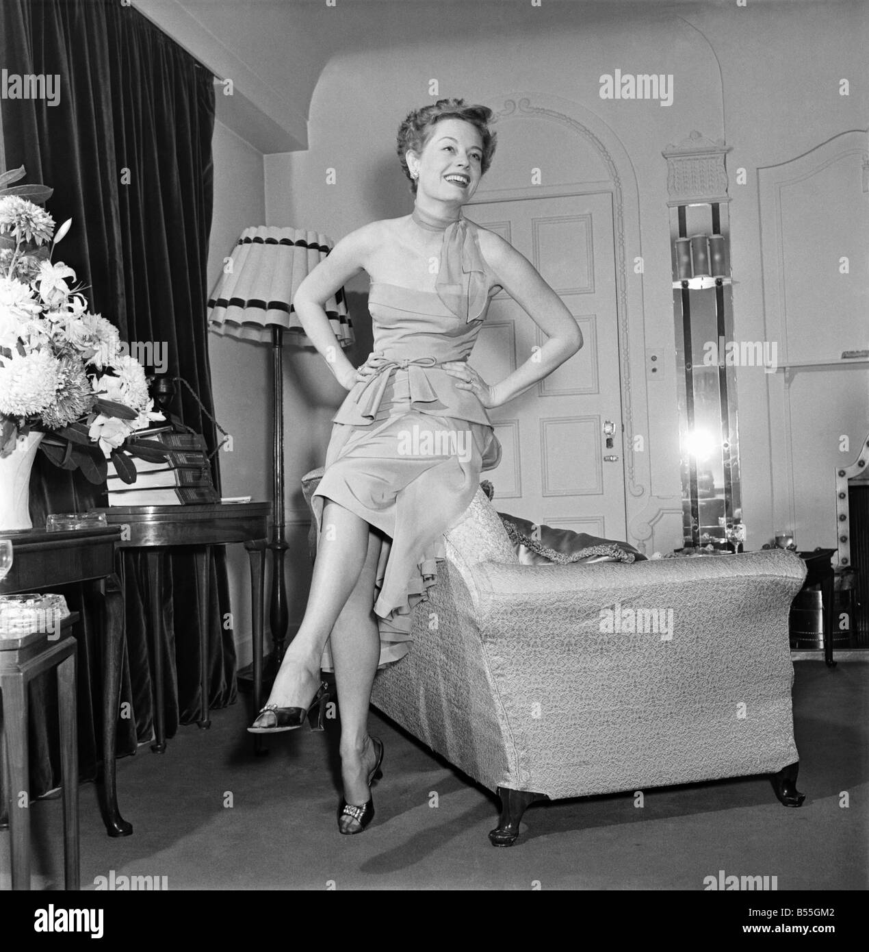 American film actress Alexis Smith who arrived in London today Friday. She is here to make a new British film at Nettlefold studios to be called 'Sleeping Tiger' Alexis were a pale blue dress with chiffon overskirt, black leather shoes with diamond buckle. November 1953 D7088-001 Stock Photo