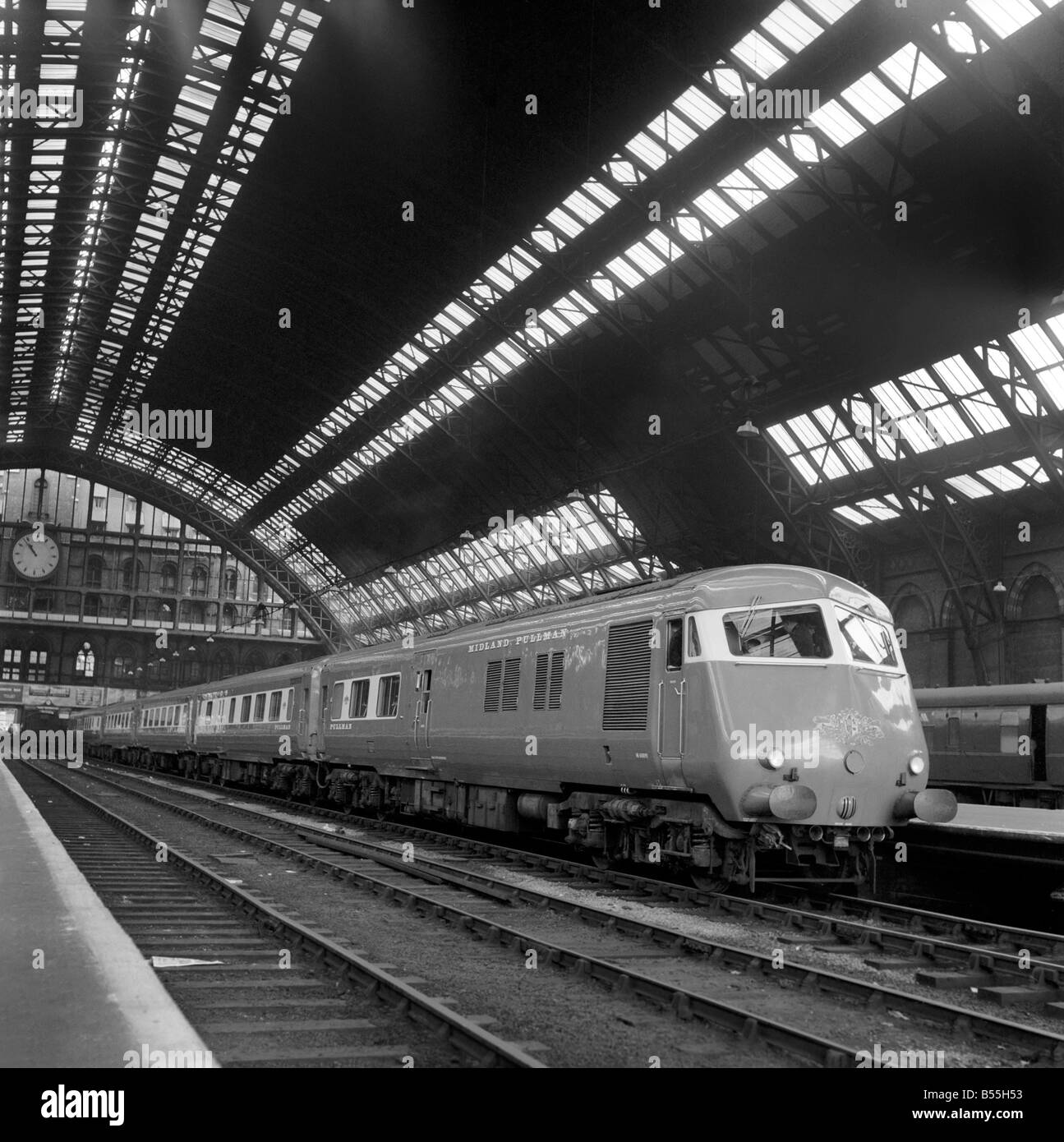 New Pullman train at St. St Pancras. May 1960 M4490 Stock Photo