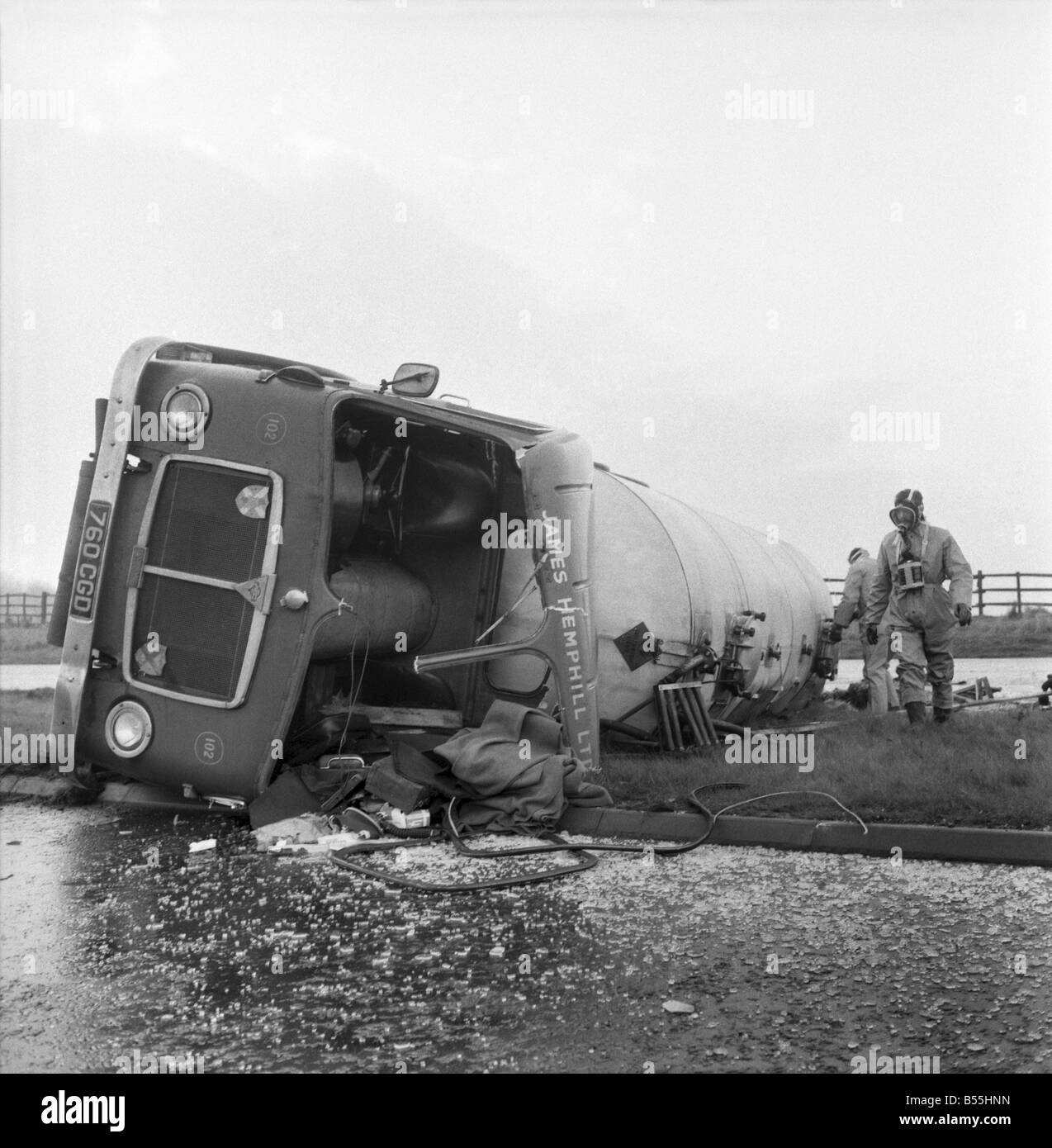 Transport Road Accidents: Tanker overturned on A18 Scunthorpe. Safety officers check the load of Acrylonitrite-highly polluted funes. December 1969 Z11901 Stock Photo