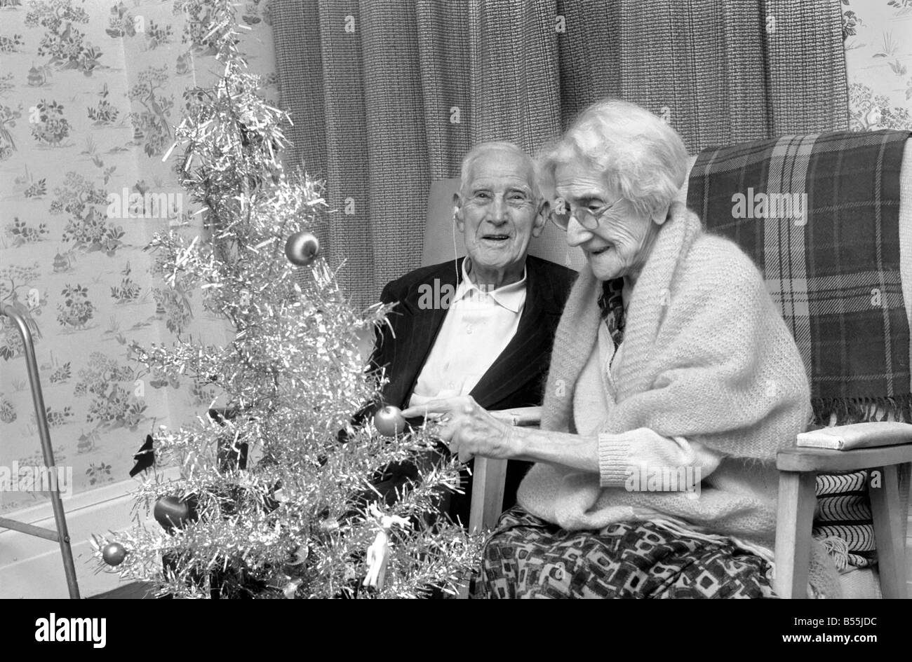 Love and Romance: Elderly Couple. Mr. David Harrington, 99, and his wife, Elizabeth, 100, celebrate their 76th wedding anniversary at the Mayesbrook Old Folks Home, Bevean Ave, Barking, on Christmas Day. December 1969 Z12290 Stock Photo