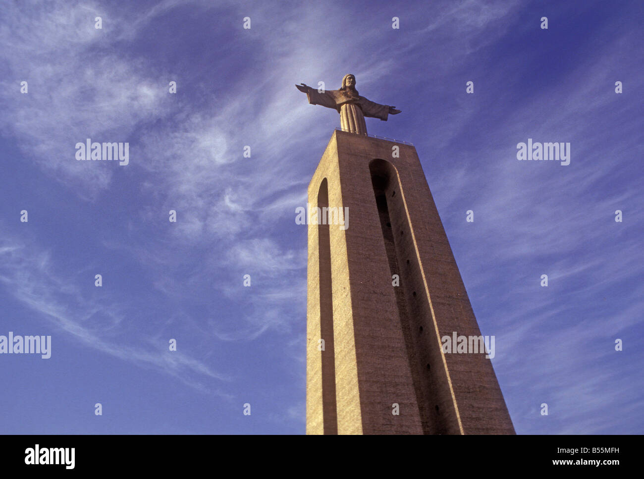 Jesus christ statue from below hi-res stock photography and images - Alamy