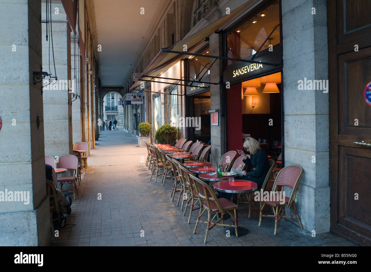 Paris Rue Rivoli Stock Photo - Alamy
