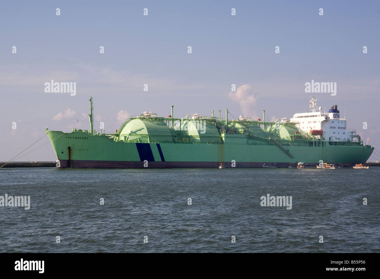 Liquified natural gas (LNG) ship in Suez Canal Stock Photo