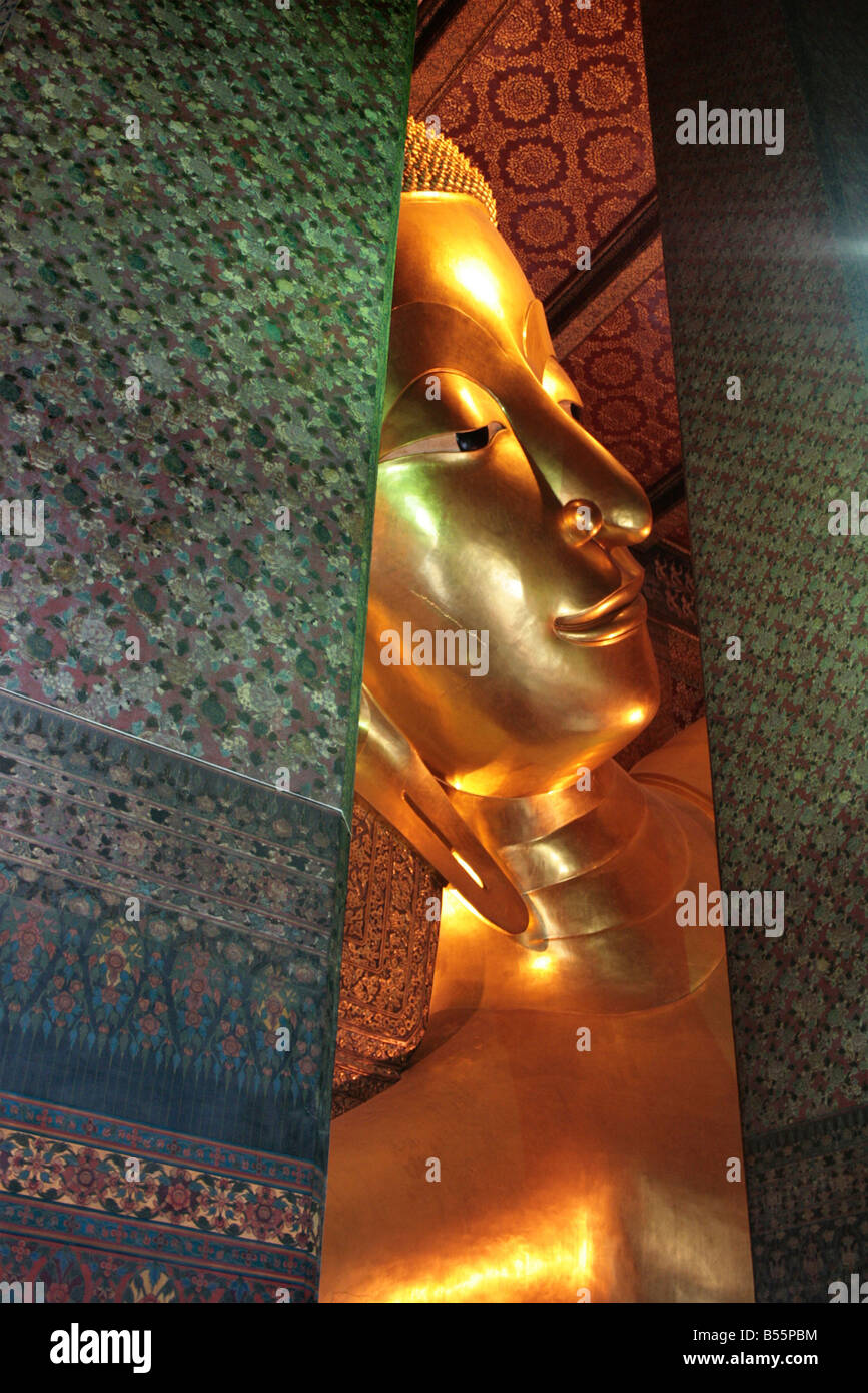 The reclining Buddha of Wat Pho temple in Bangkok Stock Photo - Alamy