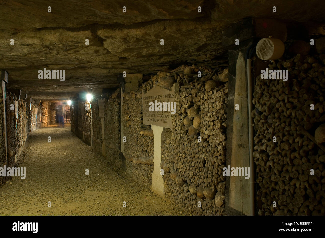 Unter den Straßen von Paris Steinbrüche Katakomben Under the Streets of Paris Quarries Catacombs Stock Photo