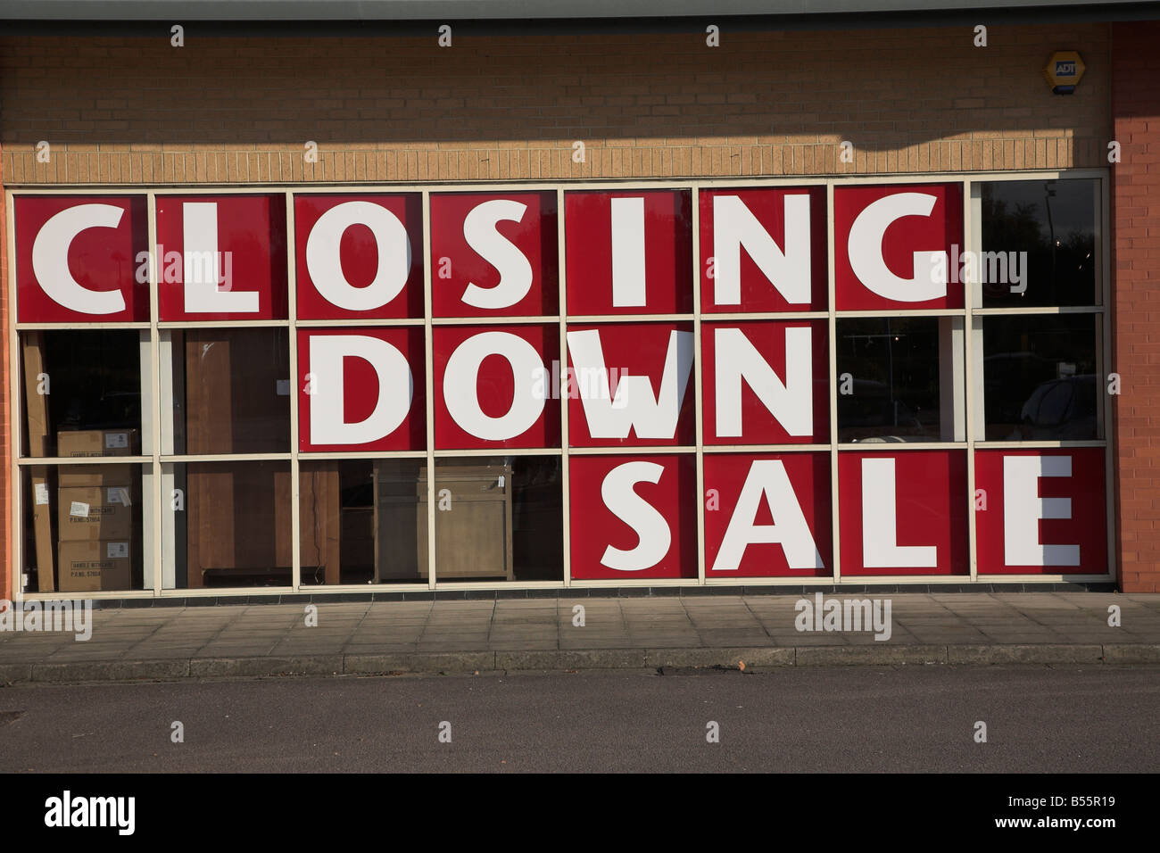 Closing down sale sign in shop window Stock Photo Alamy