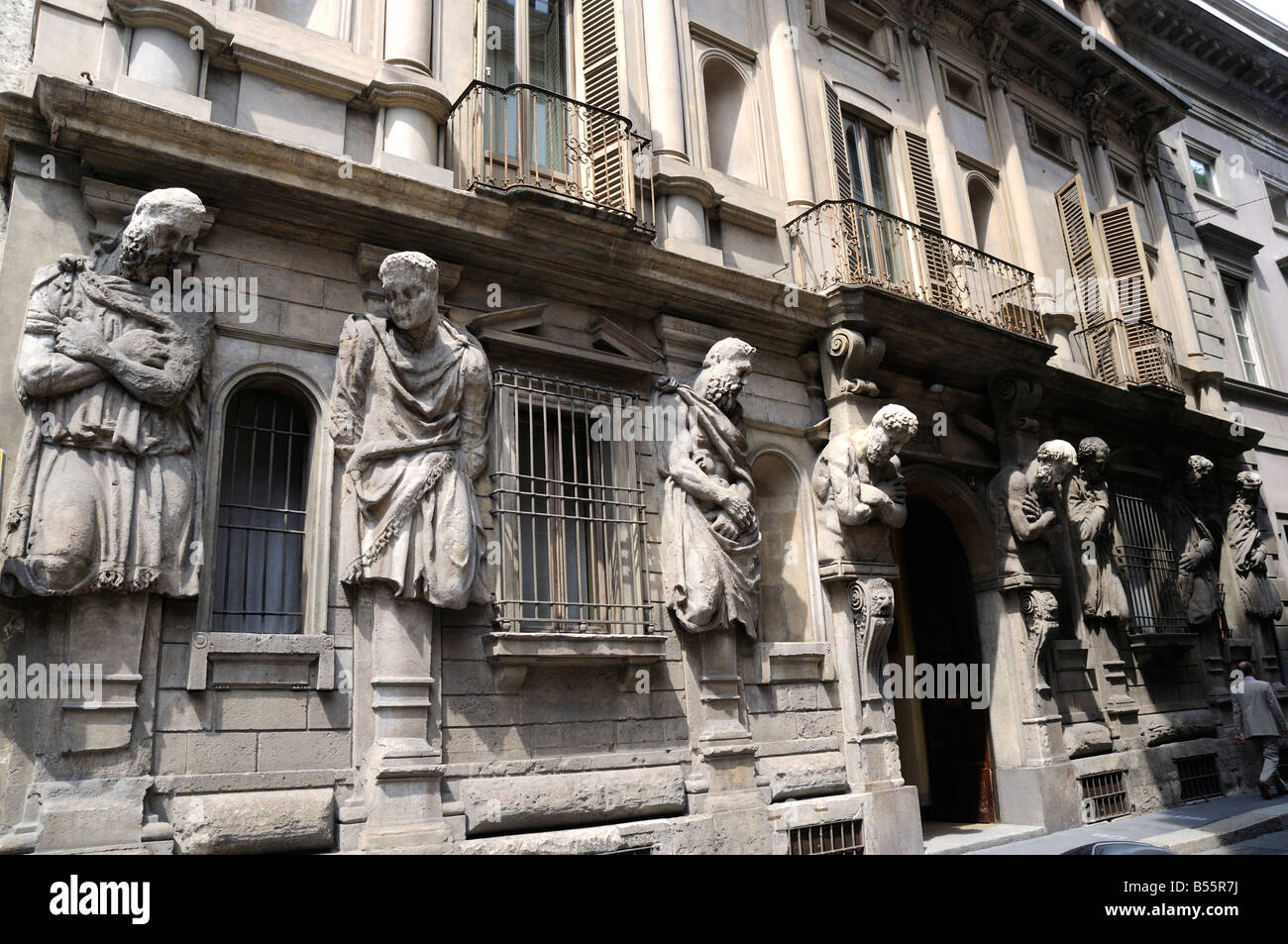 Alfa romeo italy building hi-res stock photography and images - Alamy