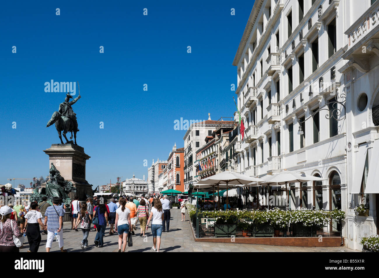 Tourists on the Riva degli Schiavoni outside the hotel Londra Palace, San Marco, Venice, Veneto, Italy Stock Photo