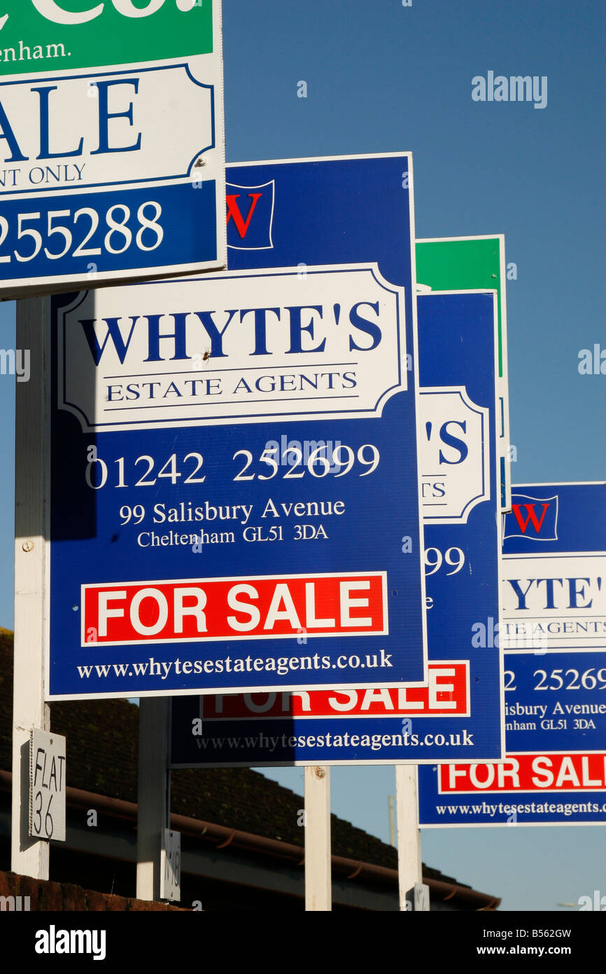 For sale signs uk housing hires stock photography and images Alamy