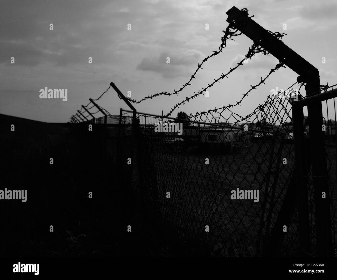 Wire farm fencing Black and White Stock Photos & Images - Alamy