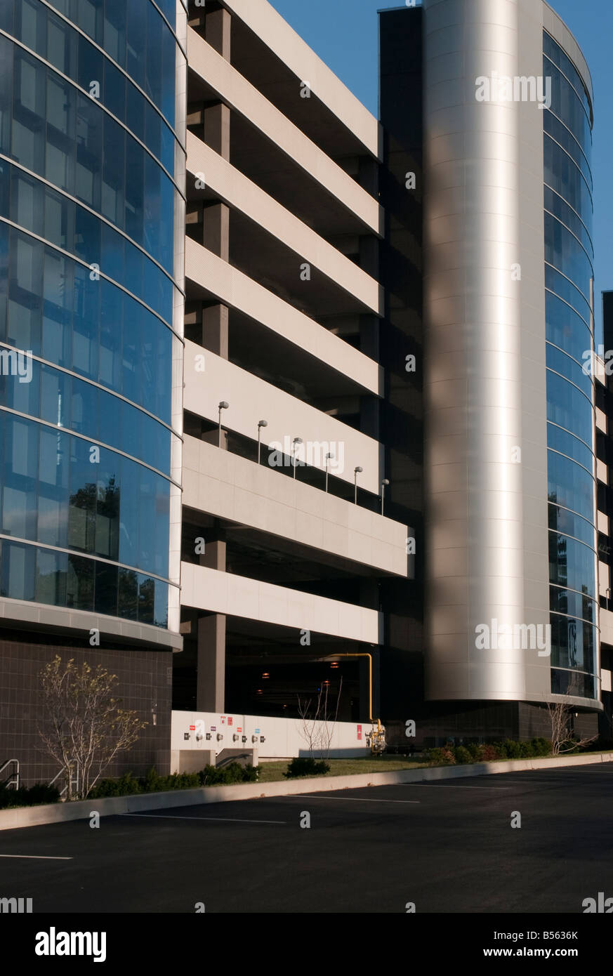 an exterior view of a parking garage near BWI Baltimore Washington