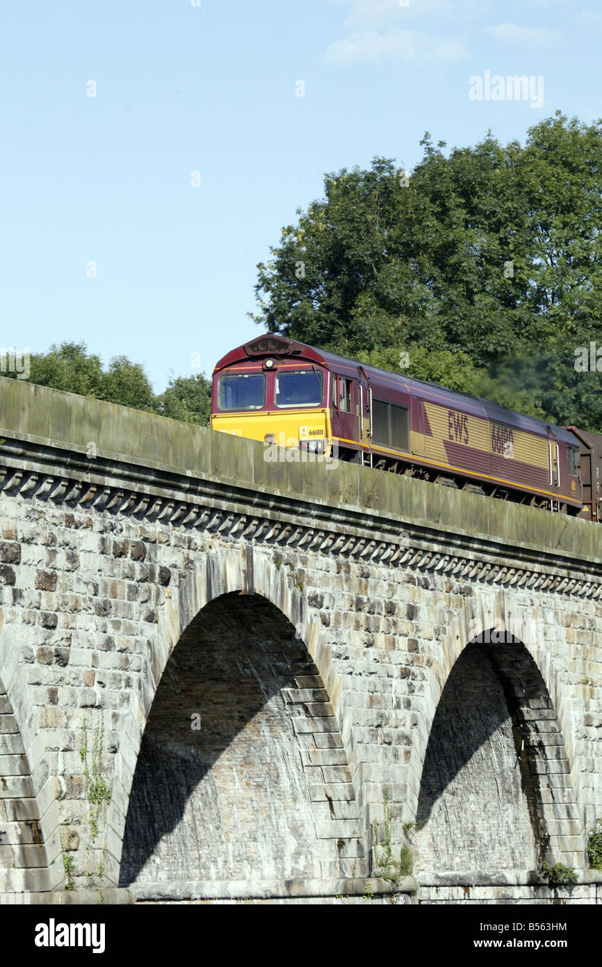 Class 66 EWS 66180 Crossing Chirk Viaduct Stock Photo