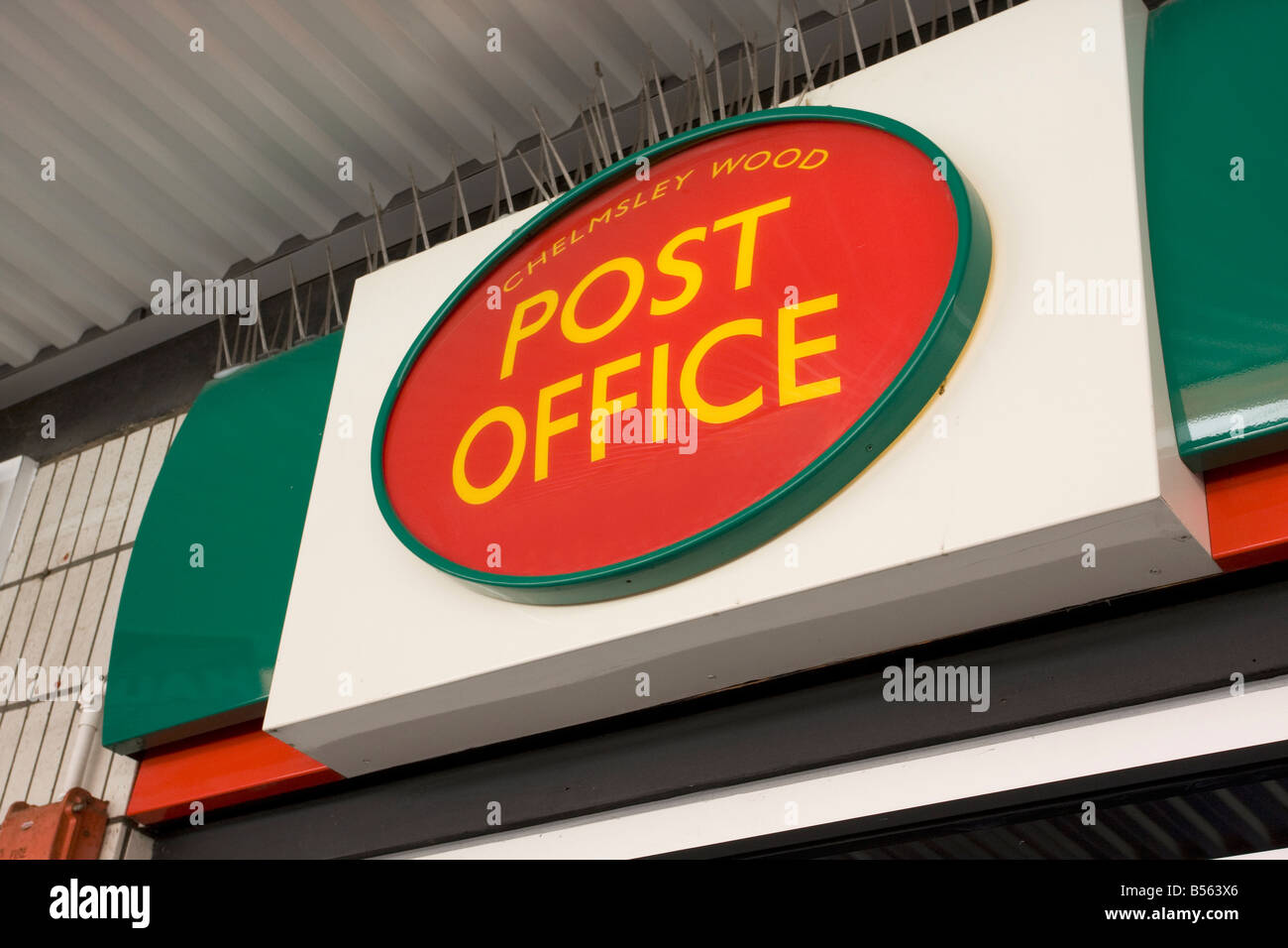 British post office sign above an entrance Stock Photo - Alamy
