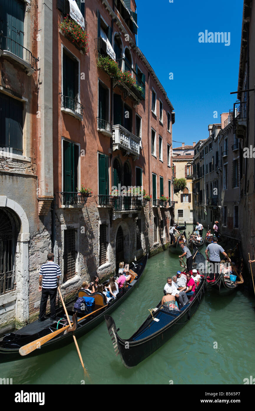 Venice narrow canal gondola hi-res stock photography and images - Alamy