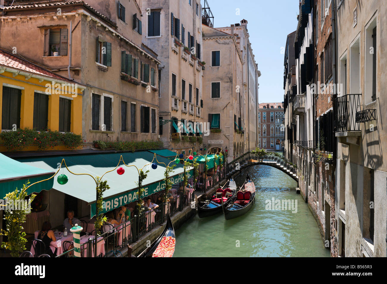 Lunch at a canalside restaurant, San Marco, Venice, Veneto, Italy Stock Photo