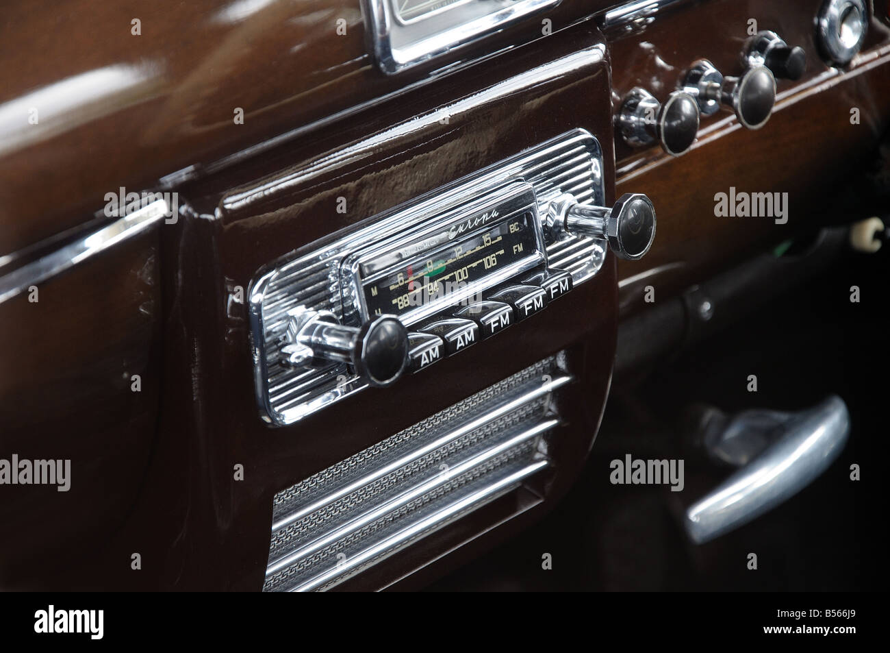 Retro Car Radios, Classic Car Stereos