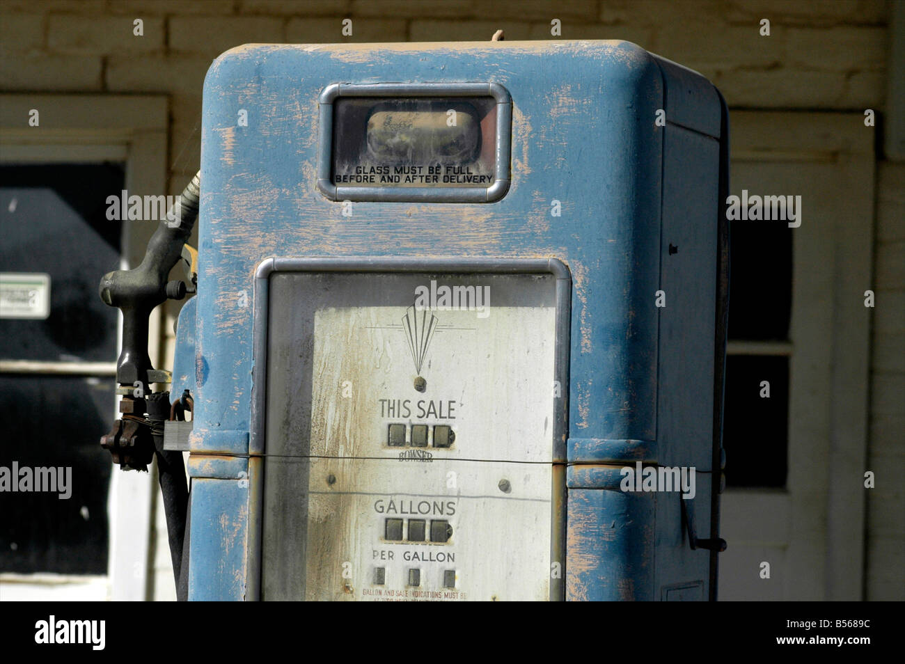 Broken fuel pump in the Camel Stop Auto Repair shop, Quartzside