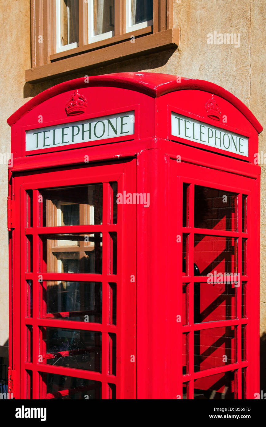 American red telephone booth hi-res stock photography and images - Alamy