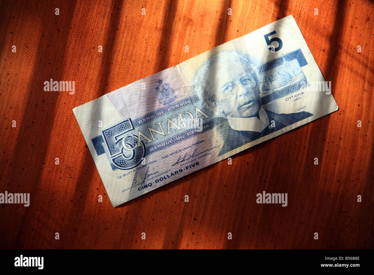 Canadian five dollar bill hires stock photography and images Alamy