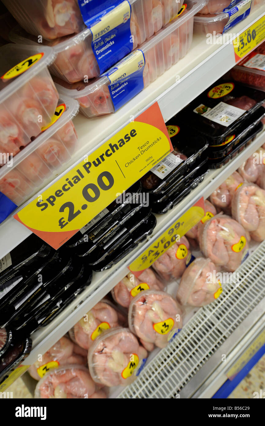 Tesco: a chiller cabinet of poultry on display. A special offer on chicken  drumsticks at the top of picture Stock Photo - Alamy