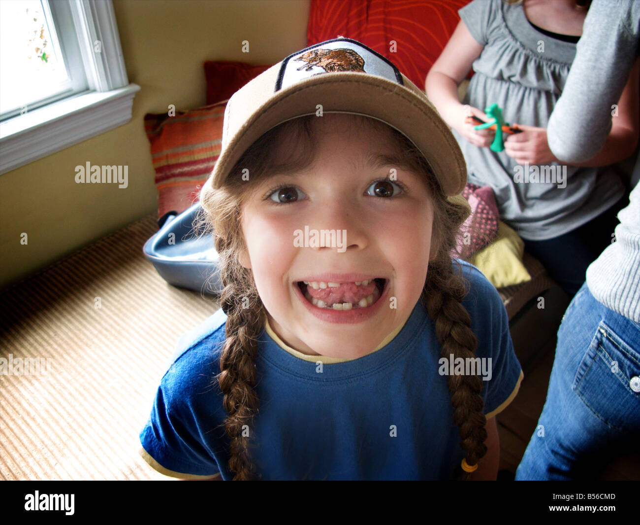Child smile grin smiles hi-res stock photography and images - Alamy