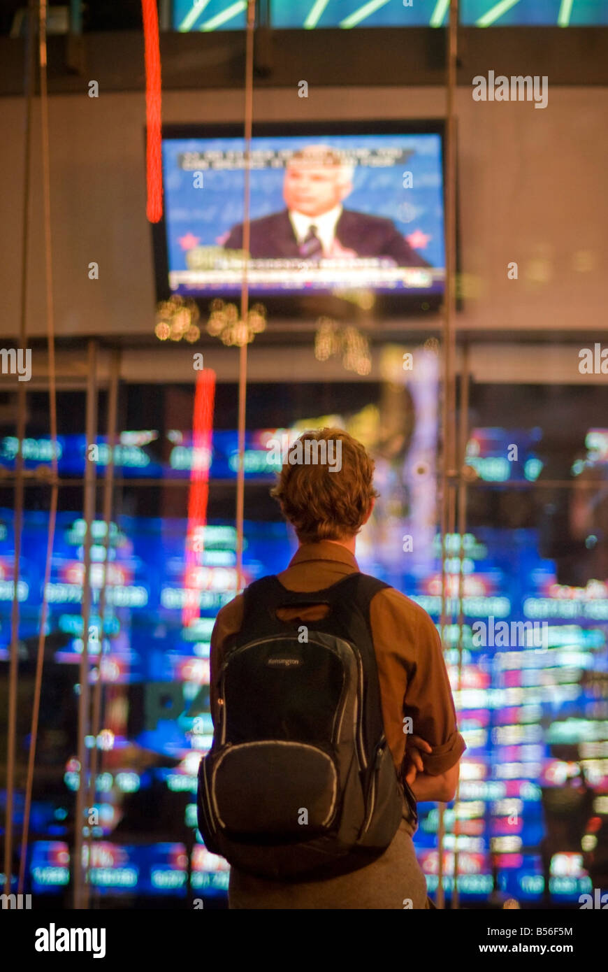 Viewers watch the third and last presidential debate before the ...