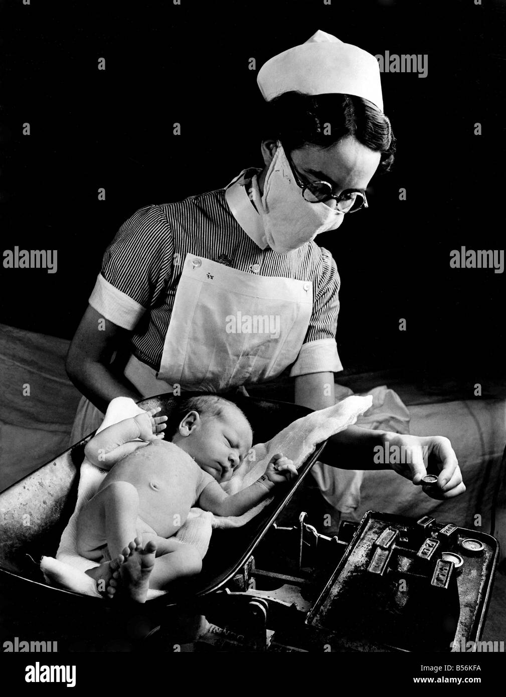Nurse 1940s hi-res stock photography and images - Alamy