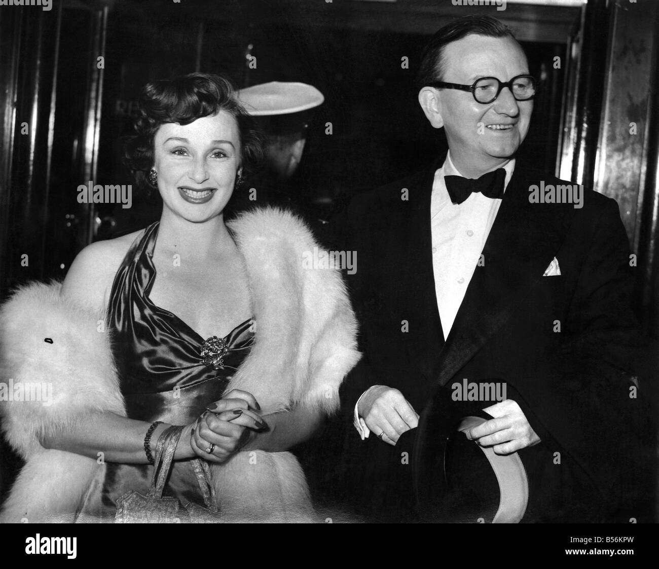 Film Premiere of 'Sunset Boulevard', at the Carlton Theatre. Googie Withers. August 1950 P009833 Stock Photo