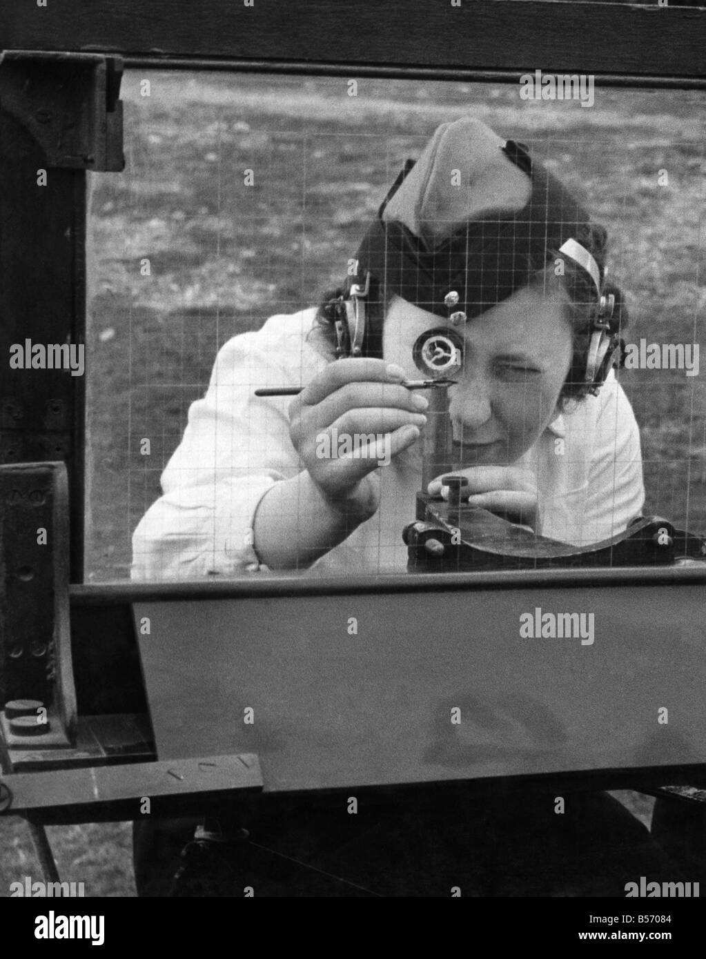 Ww2 women working Black and White Stock Photos & Images - Alamy