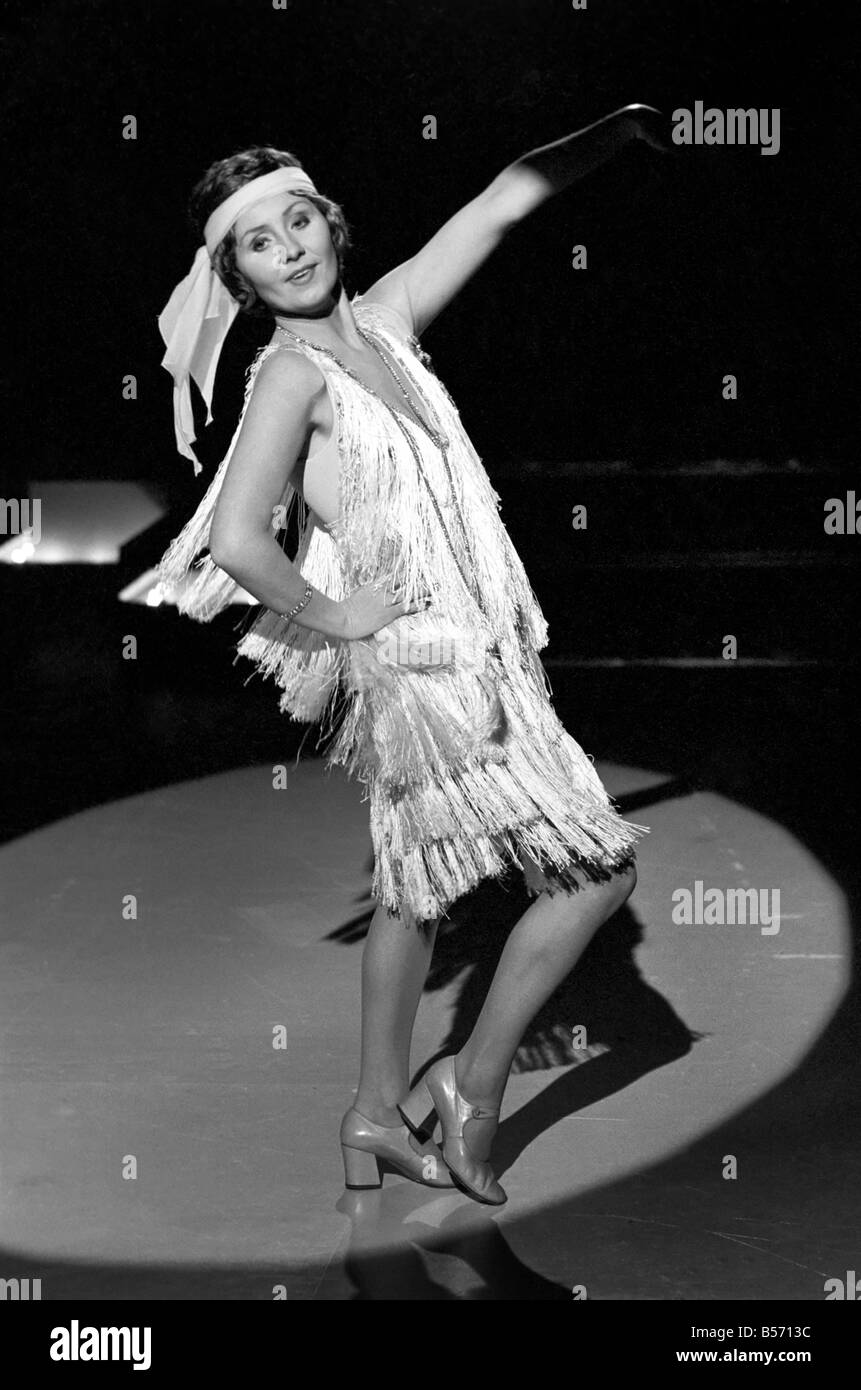 Pop Singer Lulu performing on stage. &#13;&#10;February 1975 &#13;&#10;75-00909-007 Stock Photo