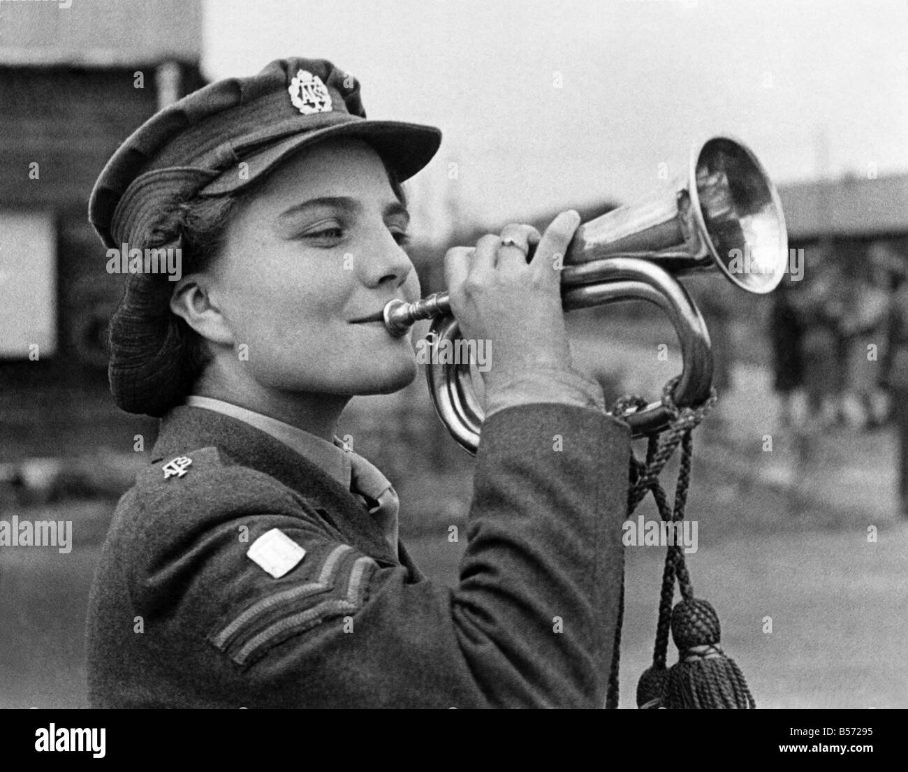 War trumpet hi-res stock photography and images - Alamy