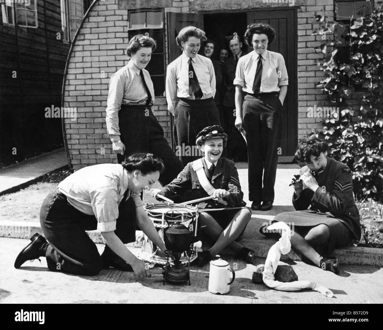 World war ii women waaf hi-res stock photography and images - Alamy
