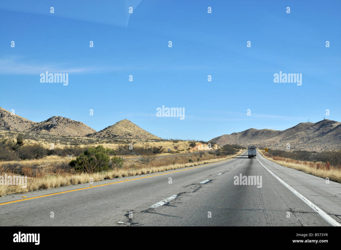 I10 Highway Trough The Desert Of Southern Arizona Stock Photo Alamy I10 Highway Trough The Desert Of Southern Arizona Stock Photo Alamy