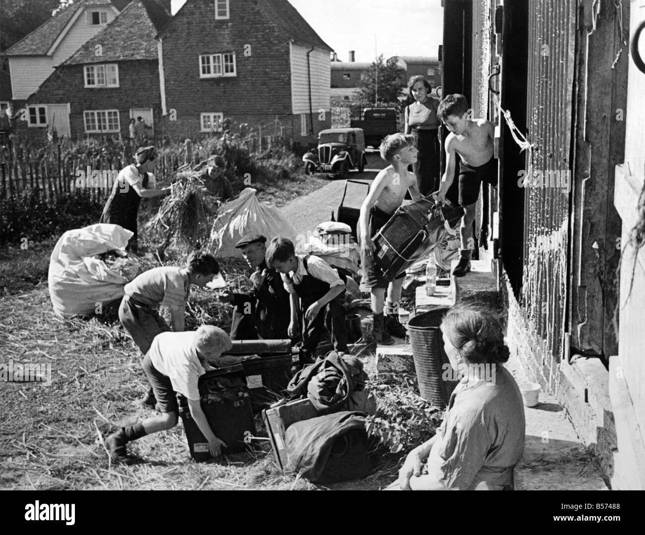 London hoppickers in Kent for opening of the picking season. August