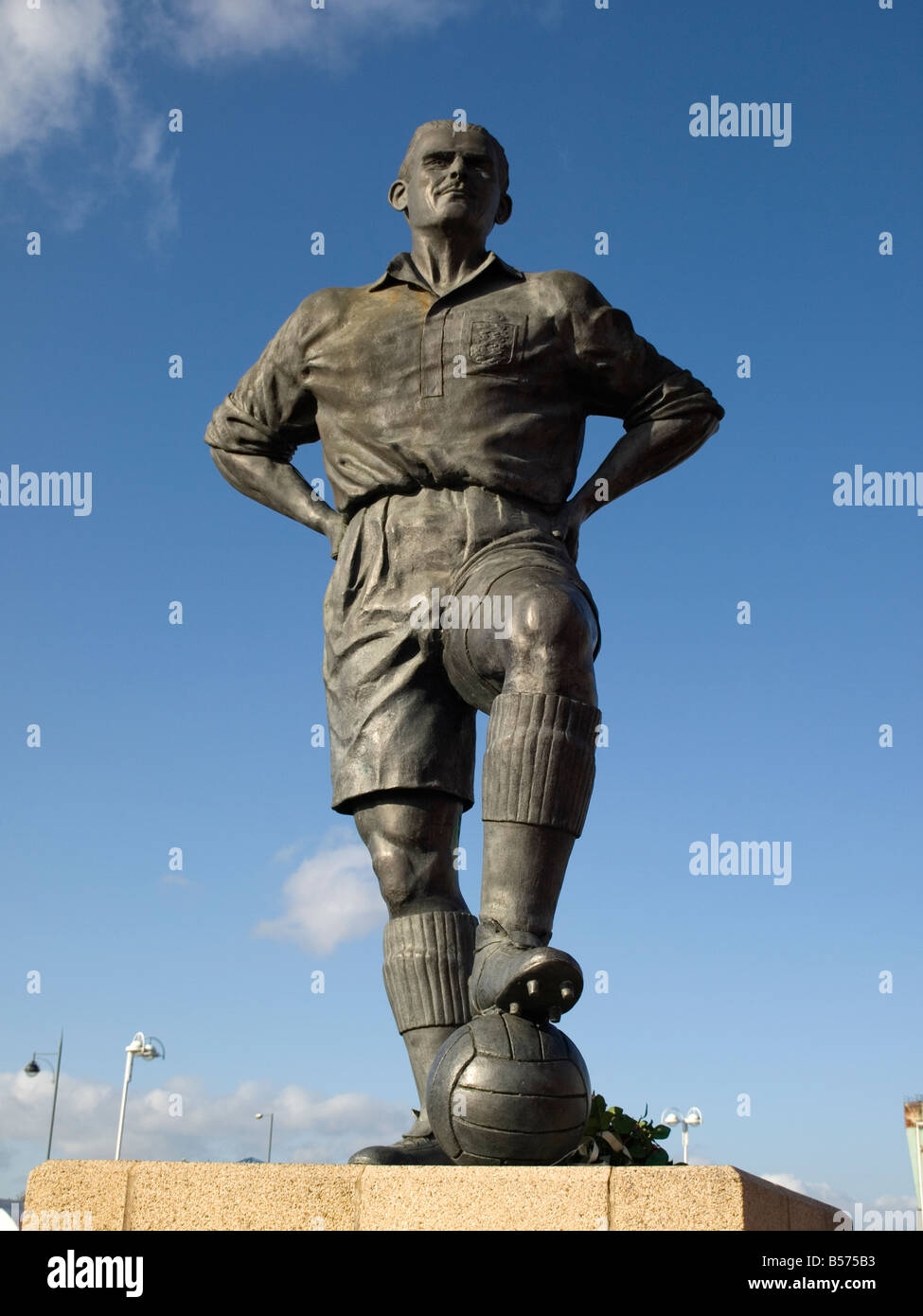Footballer statue hires stock photography and images Alamy