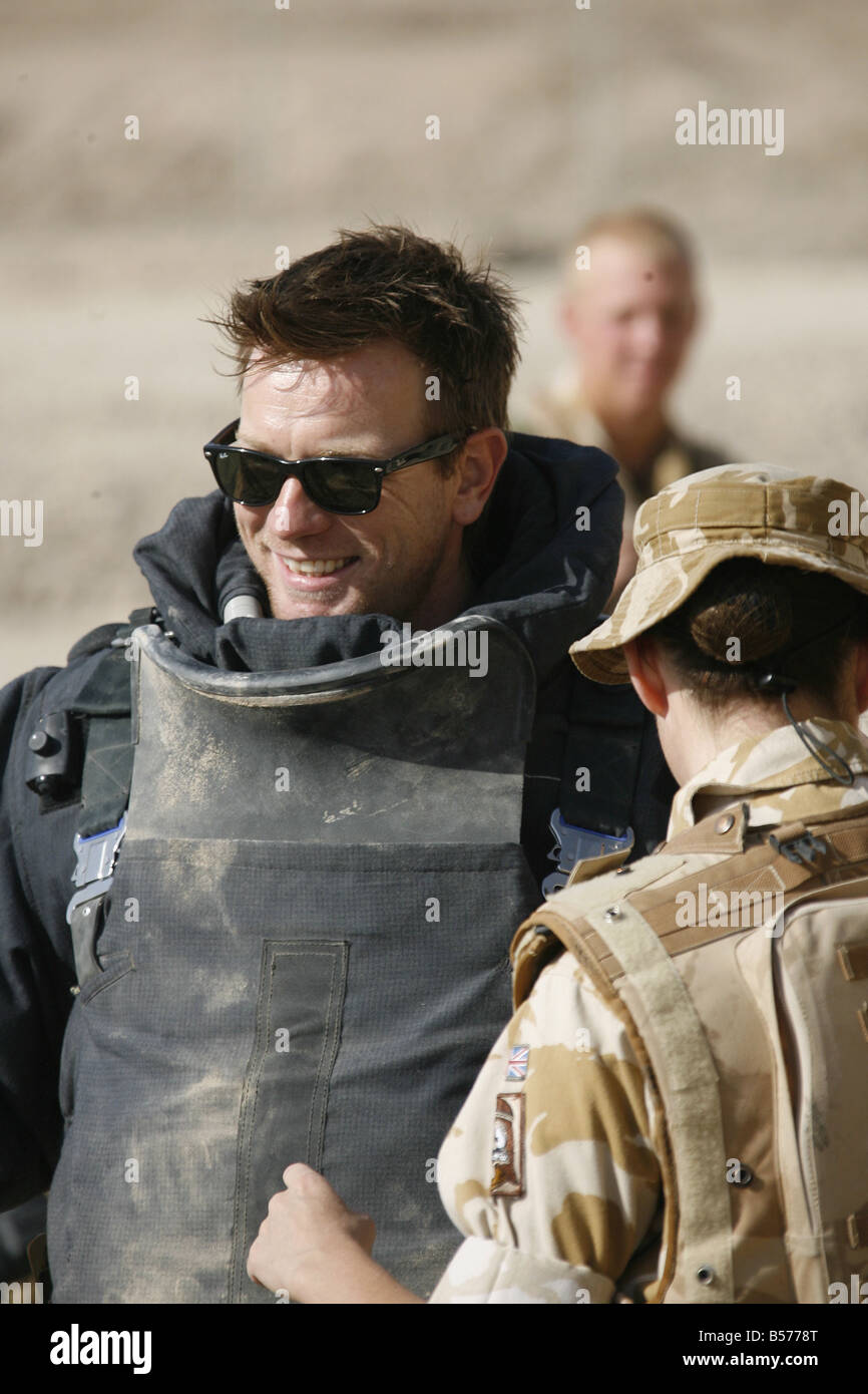 Pride Of Britain Awards Ewan McGregor dons a bomb disposal outfit with soldiers the Joint EOD explosive Ordanance Division group at Basrah Iraq Stock Photo