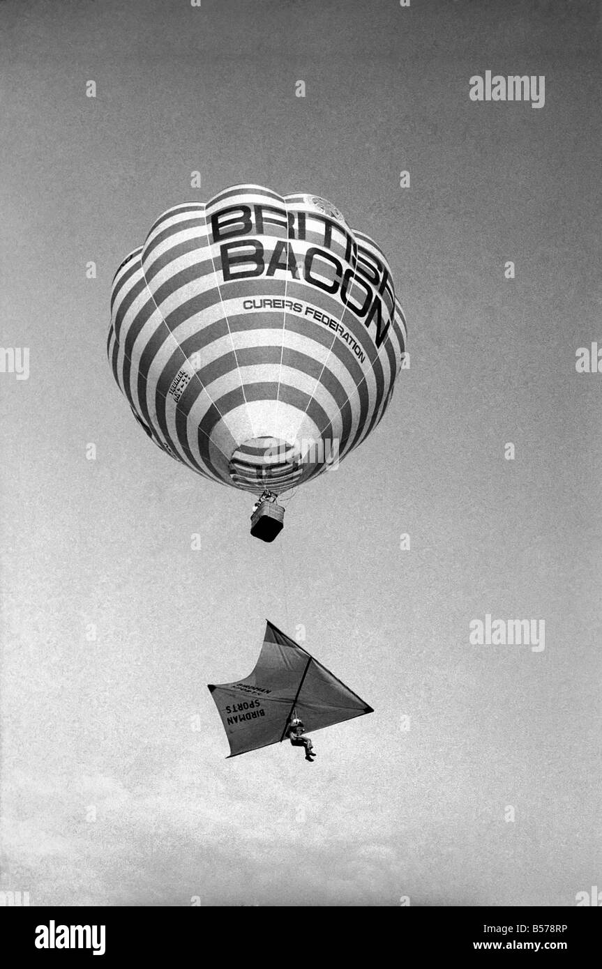 Record attempt. Hanger Kite and Balloon. Attempt to beat World Record. Human Kite man Ken Messenger launches from a hot air balloon. Ken Messenger assembling his kite before take off at Ashmansworth, near Newbury. David Liddiard in the basket of his balloon. The balloon takes Ken Messenger and his kite high into the sky ready for launching. January 1975 75-00065-006 Stock Photo